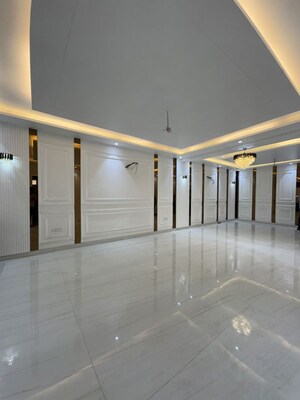 Room in 4 BHK Builder Floor at Green Fields Colony – for Rent
