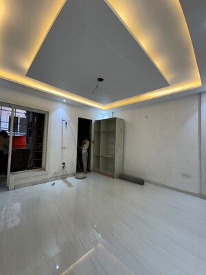 Room in 4 BHK Builder Floor at Green Fields Colony – for Rent