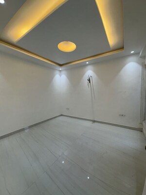 Room in 4 BHK Builder Floor at Green Fields Colony – for Rent