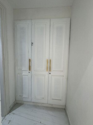 Building Lobby in 4 BHK Builder Floor at Green Fields Colony – for Rent