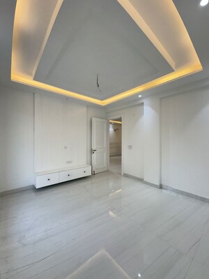 Room in 4 BHK Builder Floor at Green Fields Colony – for Rent
