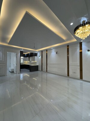 Parking in 4 BHK Builder Floor at Green Fields Colony – for Rent