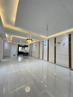 Room in 4 BHK Builder Floor at Green Fields Colony – for Rent