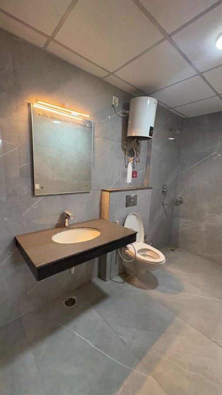 Bathroom, suraj-oranje-castle 4 Bedroom 2750 Sq.Ft. Apartment In Gomti Nagar Lucknow 10635312
