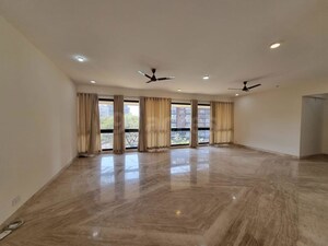 Room in 3.5 BHK Apartment at Kumar Sienna, Magarpatta Road – for Sale