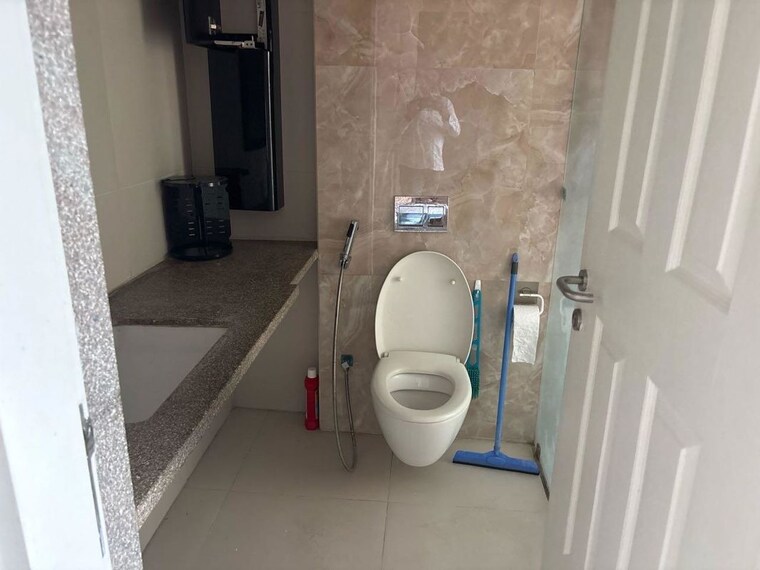 Bathroom, kumar-sienna 3.5 Bedroom 2400 Sq.Ft. Apartment In Magarpatta Road Pune 10635324