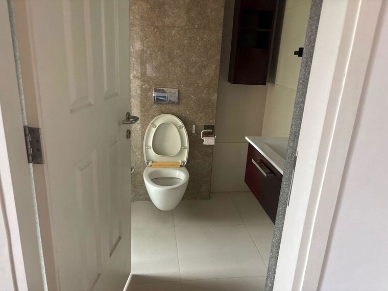 Bathroom, kumar-sienna 3.5 Bedroom 2400 Sq.Ft. Apartment In Magarpatta Road Pune 10635324