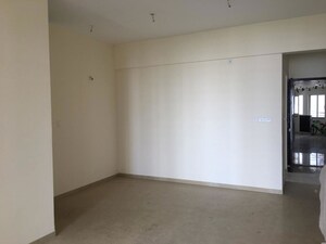 Room in 3.5 BHK Apartment at Runwal Greens, Mulund West – for Rent