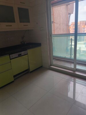 Room in 3 BHK Apartment at Ariisto Sapphire, Santacruz West – for Sale