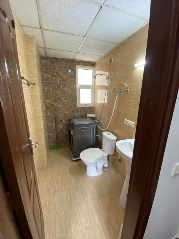 Bathroom, omaxe-r2 3 Bedroom 1500 Sq.Ft. Apartment In Gomti Nagar Lucknow 10635405