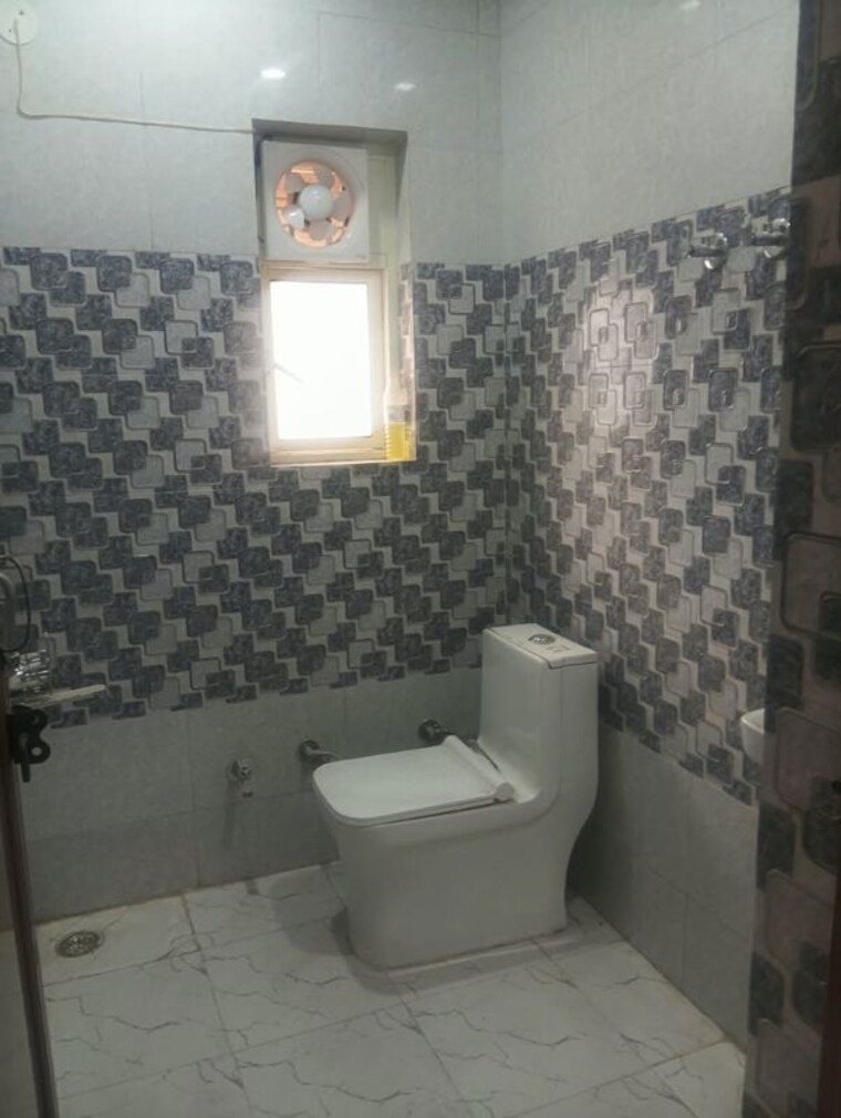 Bathroom, ip extension 2 Bedroom 950 Sq.Ft. Apartment In Ip Extension Delhi 10635390