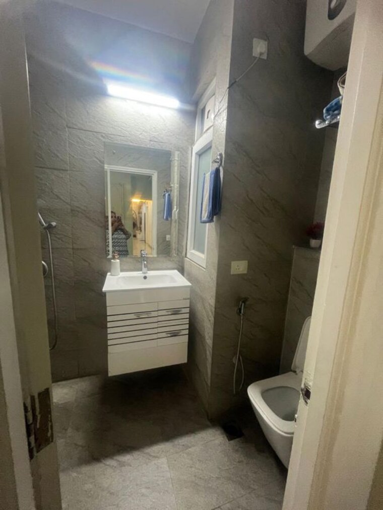 Bathroom, emaar-emerald-estate 2.5 Bedroom 1080 Sq.Ft. Apartment In Sector 65 Gurgaon 10635407