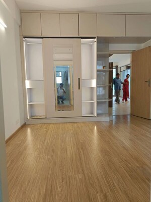Room in 3 BHK Apartment at Conscient Habitat 102, Sector 102 – for Rent