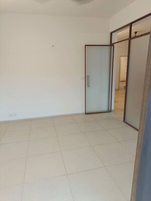 Room in 3 BHK Apartment at Conscient Habitat 102, Sector 102 – for Rent