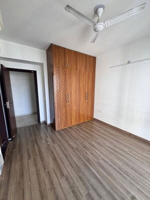 Room in 3 BHK Apartment at Conscient Habitat 102, Sector 102 – for Rent
