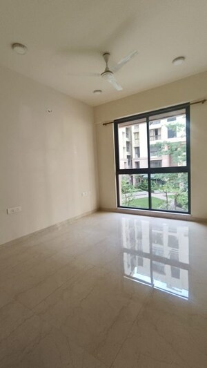 Room in 3 BHK Apartment at Lodha Sterling, Kolshet Road – for Rent