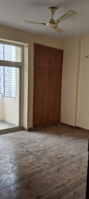Room in 1 BHK Apartment at AVJ Platinum, Zeta I Greater Noida – for Rent