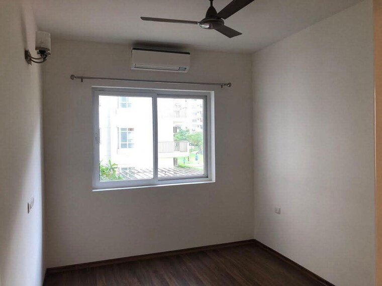 Room, emaar-mgf-the-palm-drive-studios 4 Bedroom 2150 Sq.Ft. Apartment In Sector 66 Gurgaon 10635420