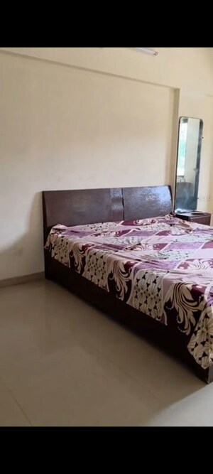 Bedroom in 2 BHK Apartment at Anupam Apartments Vile Parle, Vile Parle West – for Rent