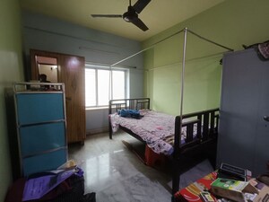 Room in 3 BHK Apartment at Baguiati – for Sale