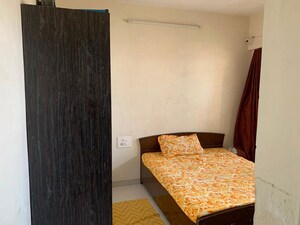 Bedroom in 2 BHK Apartment at Chembur – for Rent