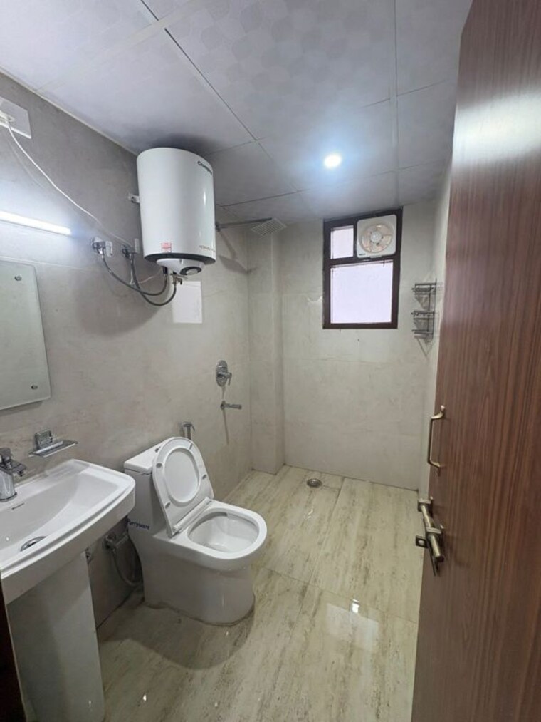 Bathroom, sector 32 1 Bedroom 748 Sq.Ft. Builder Floor In Sector 32 Gurgaon 10635471