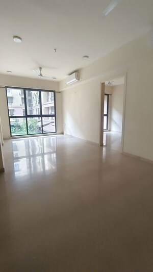 Room in 3 BHK Apartment at Lodha Sterling, Kolshet Road – for Rent