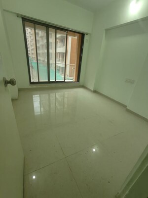 Room in 2.5 BHK Apartment at HDIL The Meadows, Goregaon West – for Rent