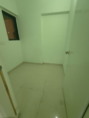 Room in 2.5 BHK Apartment at HDIL The Meadows, Goregaon West – for Rent