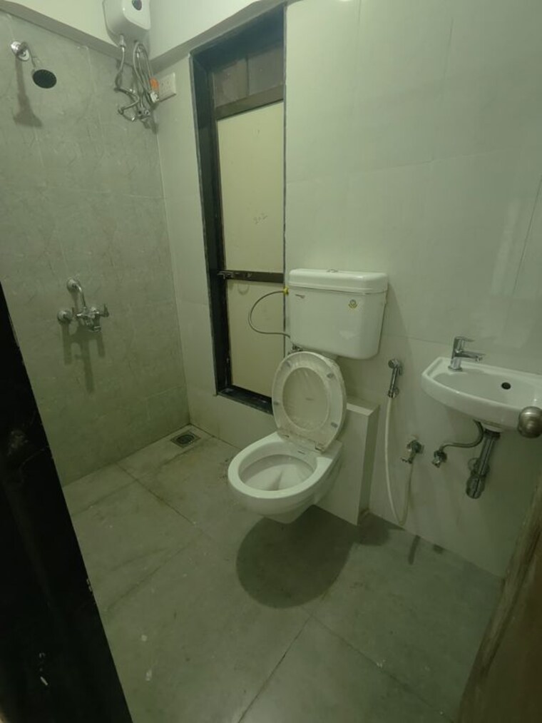 Bathroom, hdil-the-meadows 2.5 Bedroom 650 Sq.Ft. Apartment In Goregaon West Mumbai 10635587