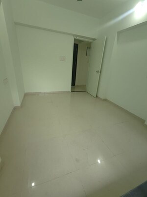 Room in 2.5 BHK Apartment at HDIL The Meadows, Goregaon West – for Rent