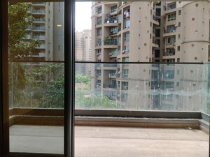Room in 3 BHK Apartment at Godrej Urban Park, Chandivali – for Rent