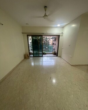 Room in 4 BHK Apartment at K Raheja Vistas, Powai – for Rent