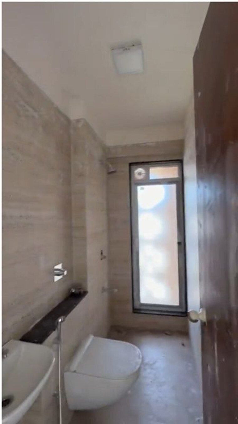 Bathroom, chembur 2 Bedroom 910 Sq.Ft. Apartment In Chembur Mumbai 10635640