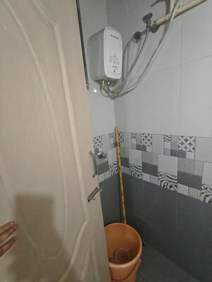 Bathroom in 1 BHK Apartment at Vastu Heights, Andheri West – for Rent