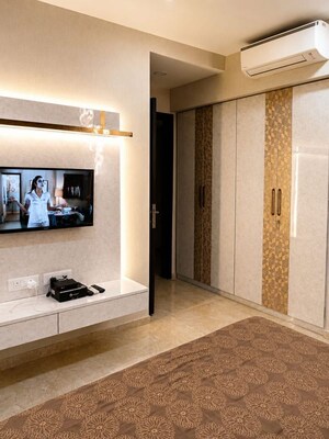 Room in 2.5 BHK Apartment at Hiranandani Atlantis, Powai – for Rent