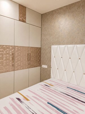 Room in 2.5 BHK Apartment at Hiranandani Atlantis, Powai – for Rent