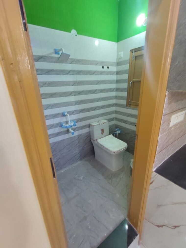 Bathroom, suthiyana 1 Bedroom 45 Sq.Yd. Builder Floor In Suthiyana Greater Noida 10635663