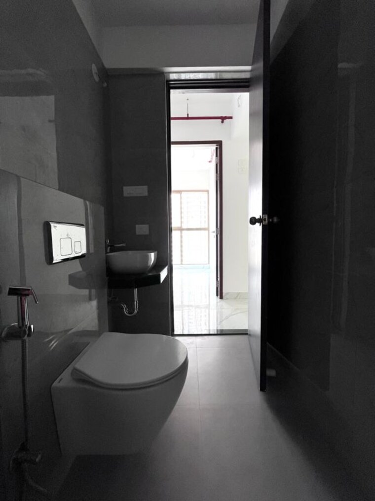 Bathroom, raymond-ten-x-habitat 2 Bedroom 700 Sq.Ft. Apartment In Pokhran Road No Two Thane 10635672