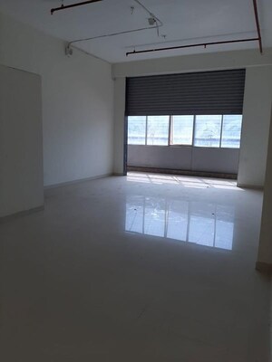  Shop For Sale in Dahisar East