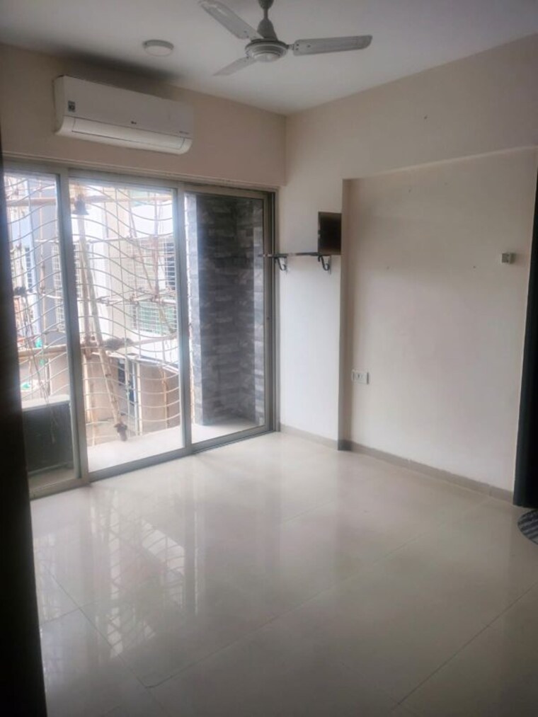 Room, godrej-emerald 2 Bedroom 550 Sq.Ft. Apartment In Ghodbunder Road Thane 10635687