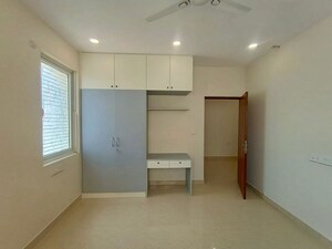 Room in 3 BHK Apartment at Aurobindo The Regent, Kondapur – for Rent