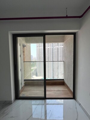 Room in 2 BHK Apartment at Raymond The Address, Pokhran Road No Two – for Rent