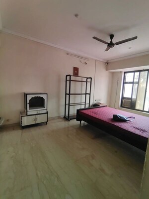 Bedroom in 2 BHK Apartment at Chembur – for Rent
