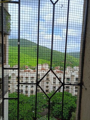 Room in 2 BHK Apartment at Mantri Serene, Goregaon East – for Rent