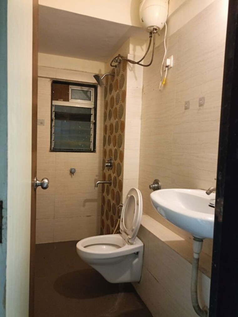 Bathroom, mantri-serene 2 Bedroom 725 Sq.Ft. Apartment In Goregaon East Mumbai 10635682