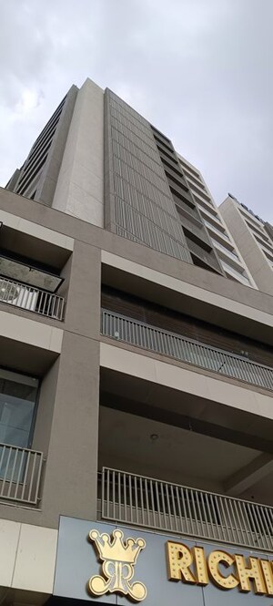  Showroom For Rent in Thaltej