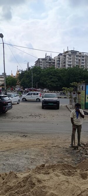 Parking in  Showroom at Thaltej – for Rent