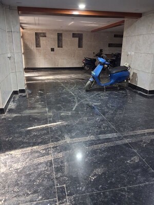 Parking in 3 BHK Builder Floor at E Block Shastri Nagar – for Sale
