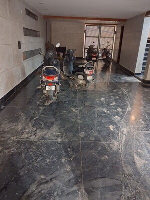 Parking in 3 BHK Builder Floor at E Block Shastri Nagar – for Sale